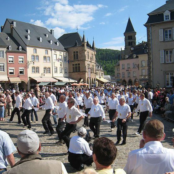 800px-echternachdancingprocession.jpg